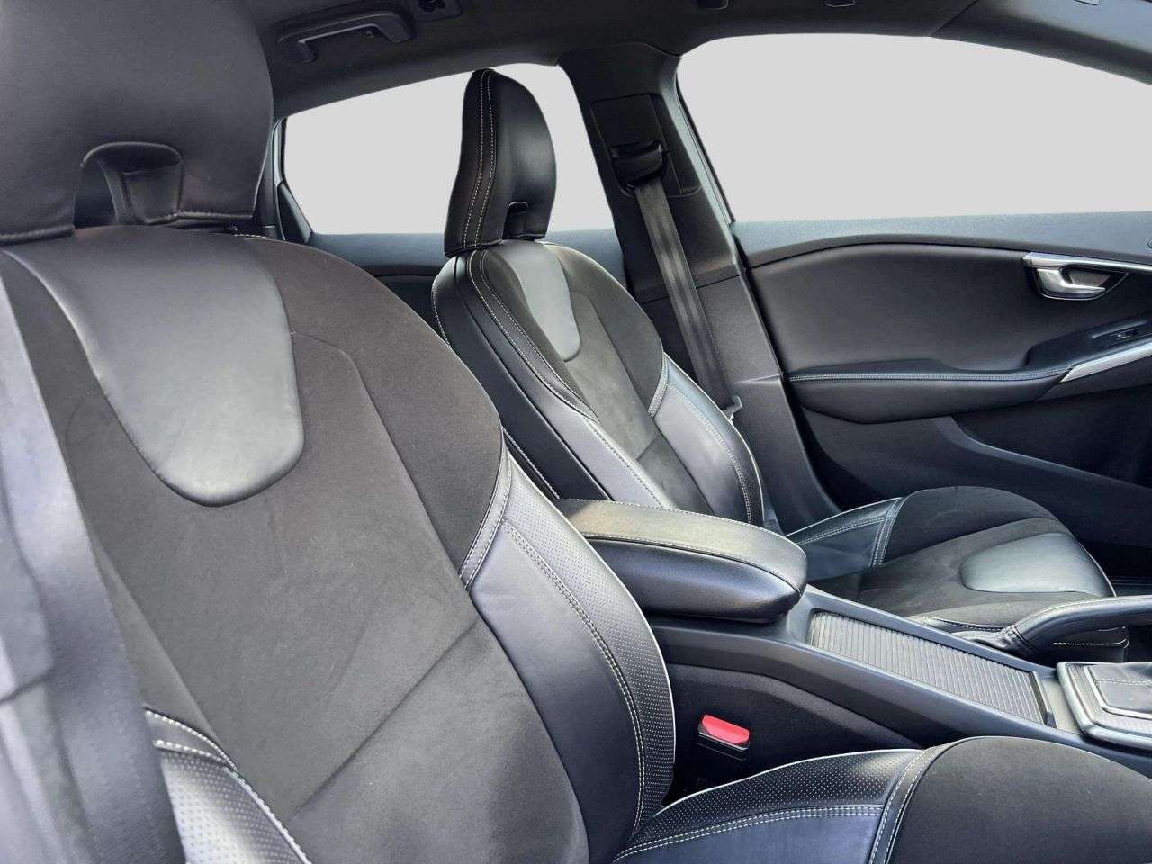 2018 VOLVO V40 2018 VOLVO V40