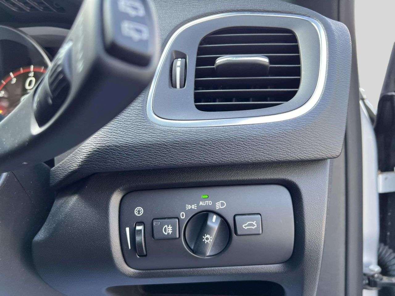 2018 VOLVO V40 2018 VOLVO V40