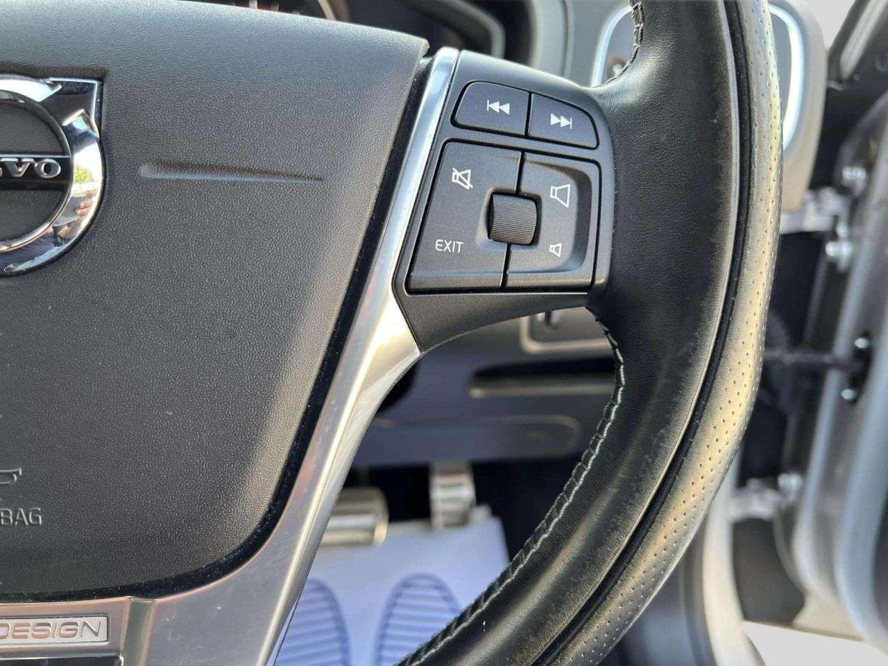 2018 VOLVO V40 2018 VOLVO V40