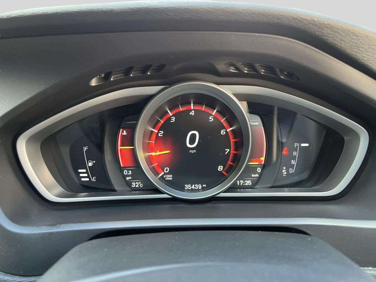 2018 VOLVO V40 2018 VOLVO V40