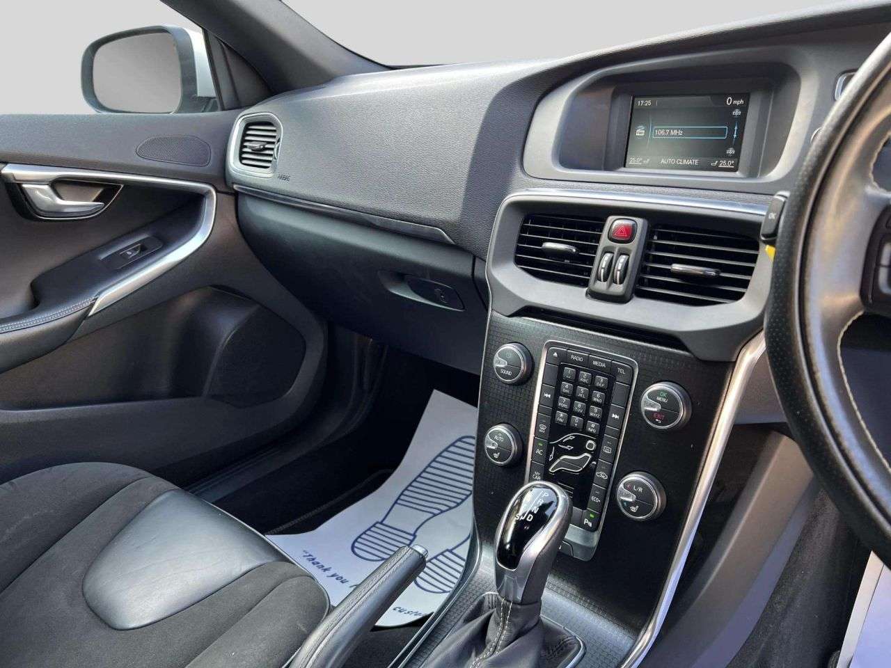 2018 VOLVO V40 2018 VOLVO V40