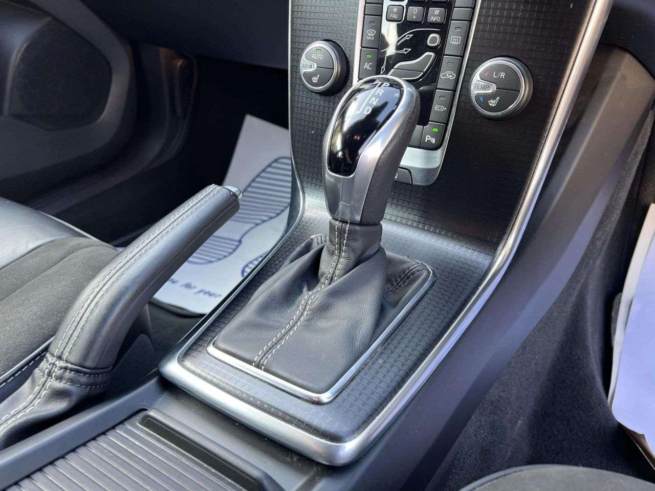 2018 VOLVO V40 2018 VOLVO V40