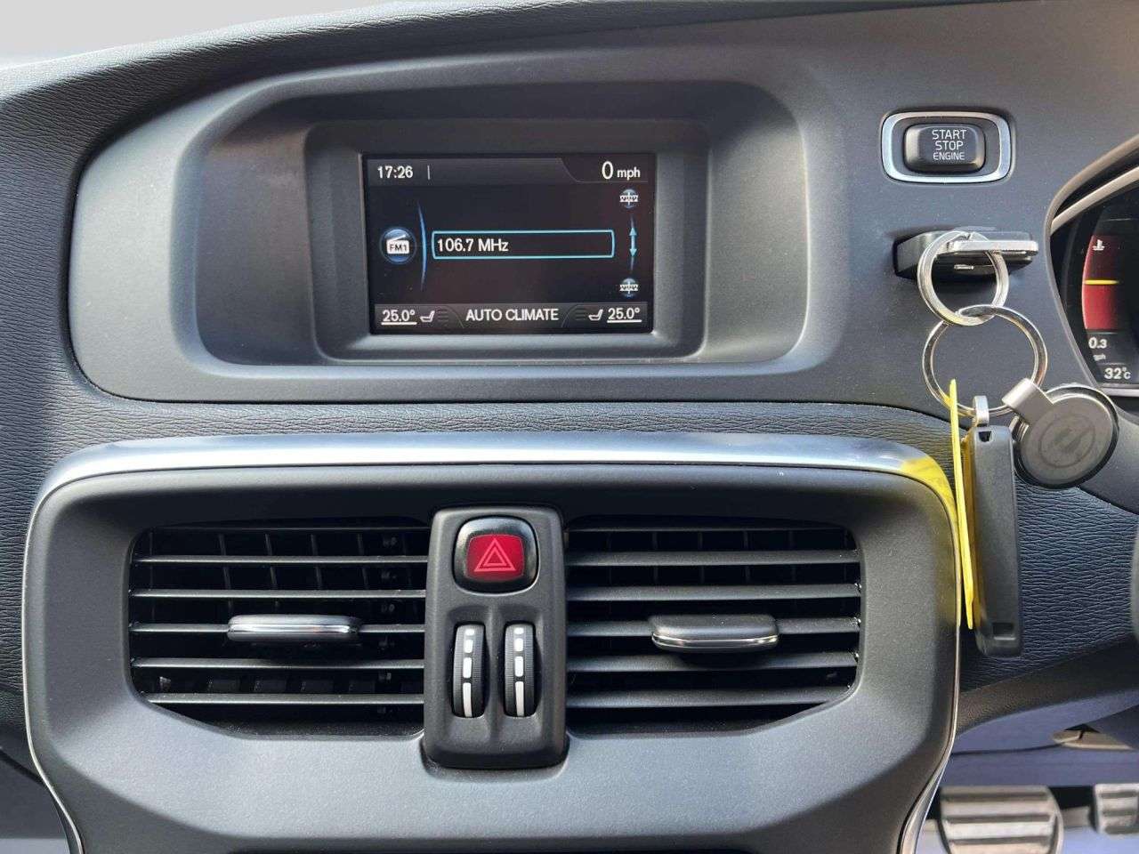 2018 VOLVO V40 2018 VOLVO V40
