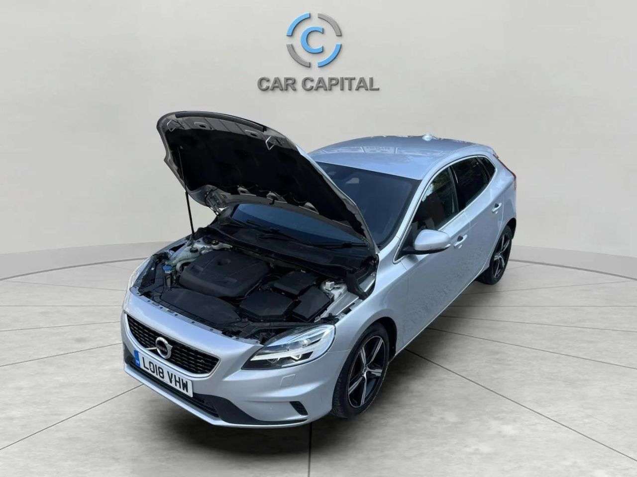 2018 VOLVO V40 2018 VOLVO V40