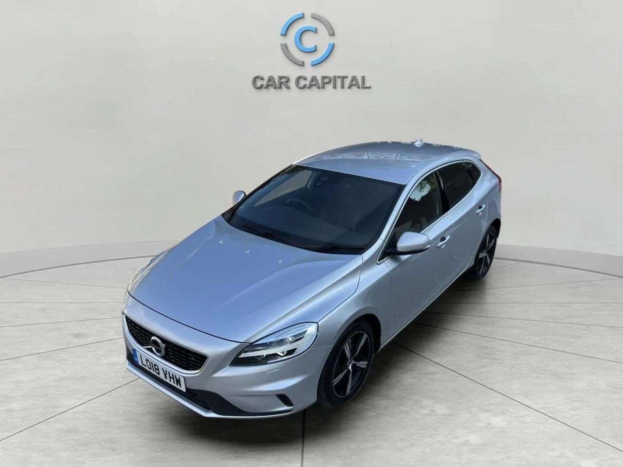2018 VOLVO V40 2018 VOLVO V40