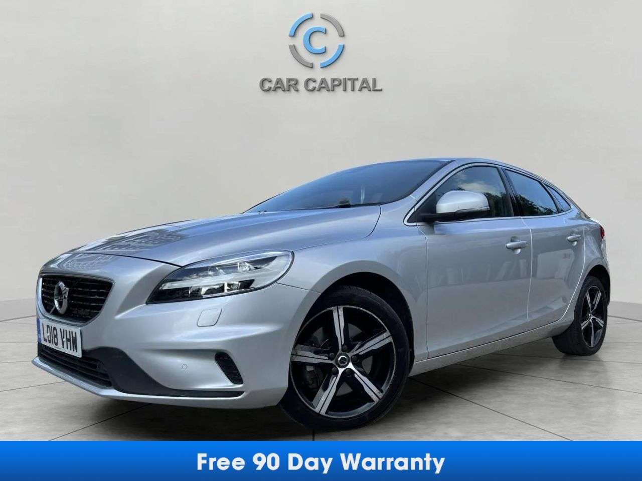 A 2018 VOLVO V40 1.5 T2 R-Design Hatchback 5dr Petrol Auto Euro 6 (s/s) (122 ps) FINANCE+2 K A 2018 VOLVO V40 1.5 T2 R-Design Hatchback 5dr Petrol Auto Euro 6 (s/s) (122 ps) FINANCE+2 K