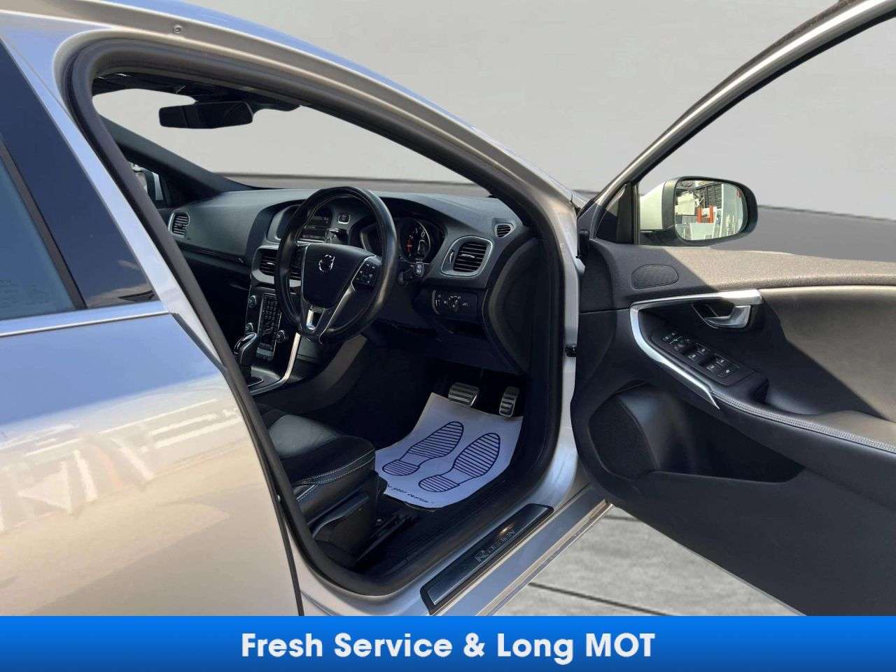 2018 VOLVO V40 2018 VOLVO V40