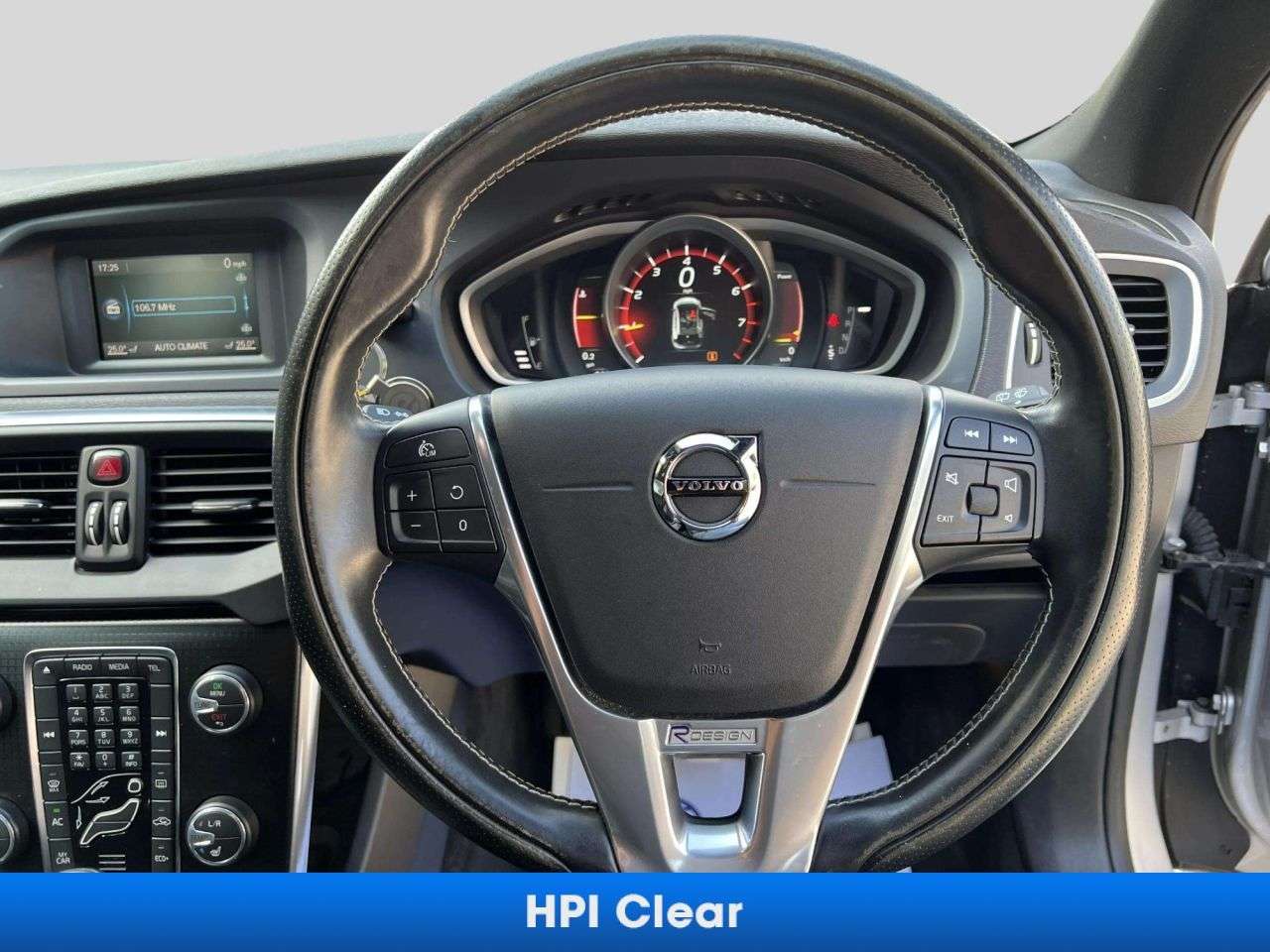 2018 VOLVO V40 2018 VOLVO V40