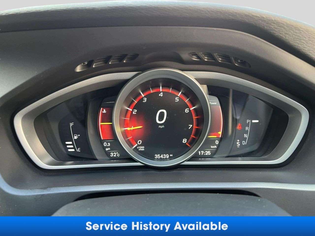 2018 VOLVO V40 2018 VOLVO V40