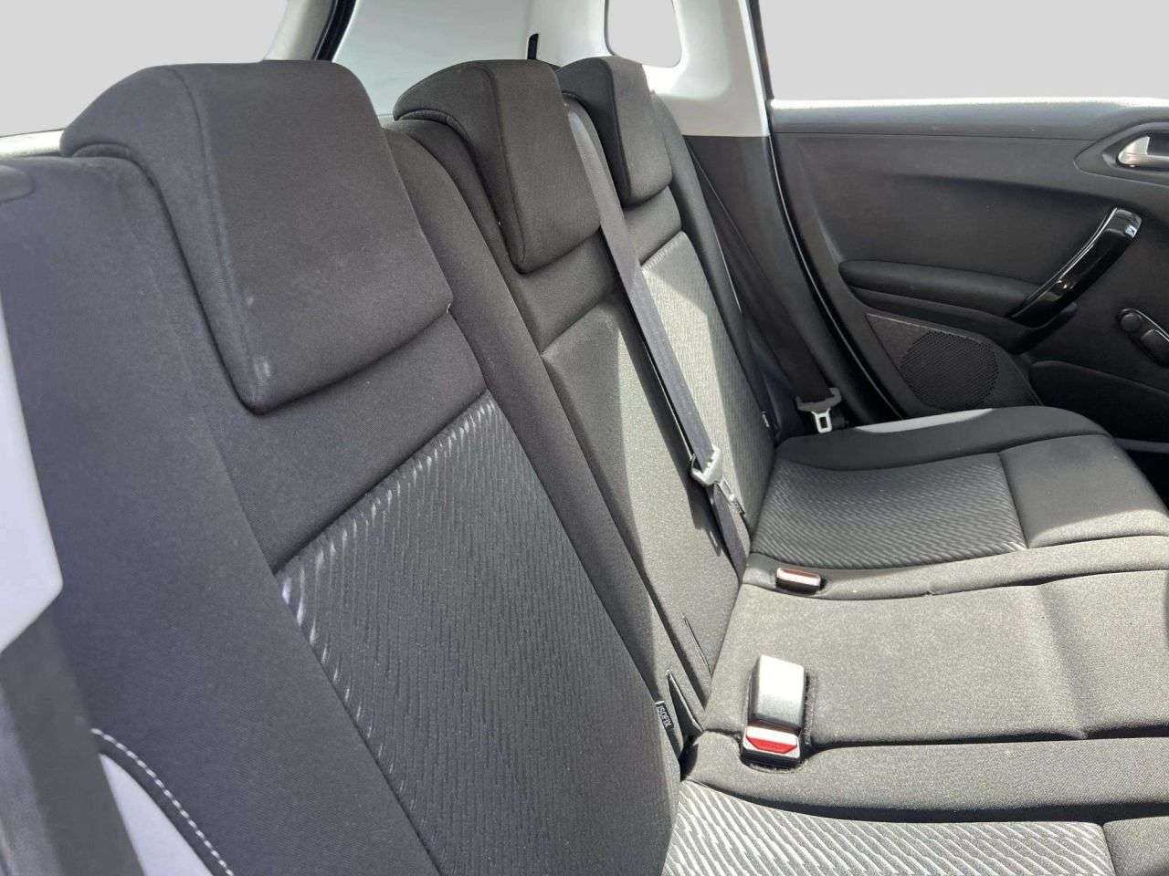 2015 PEUGEOT 2008 2015 PEUGEOT 2008