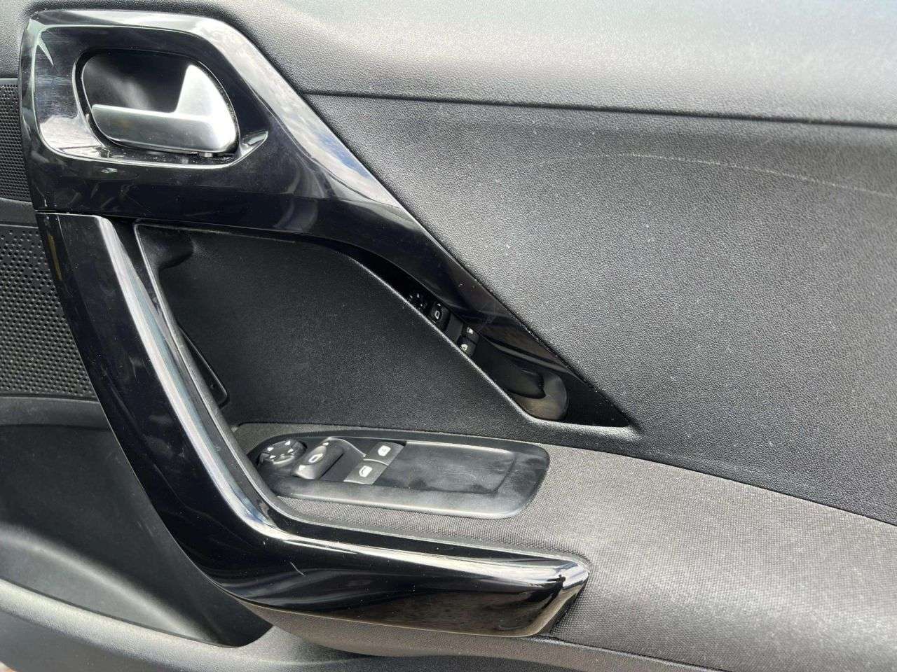 2015 PEUGEOT 2008 2015 PEUGEOT 2008