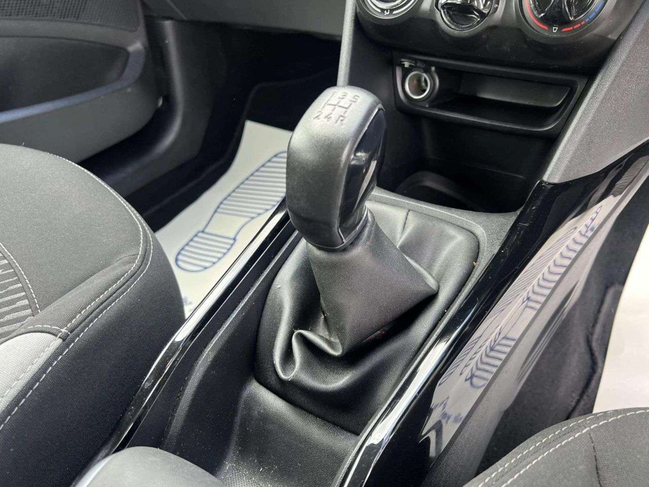 2015 PEUGEOT 2008 2015 PEUGEOT 2008