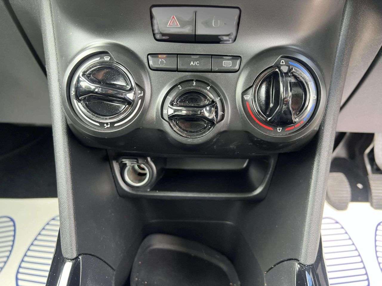 2015 PEUGEOT 2008 2015 PEUGEOT 2008