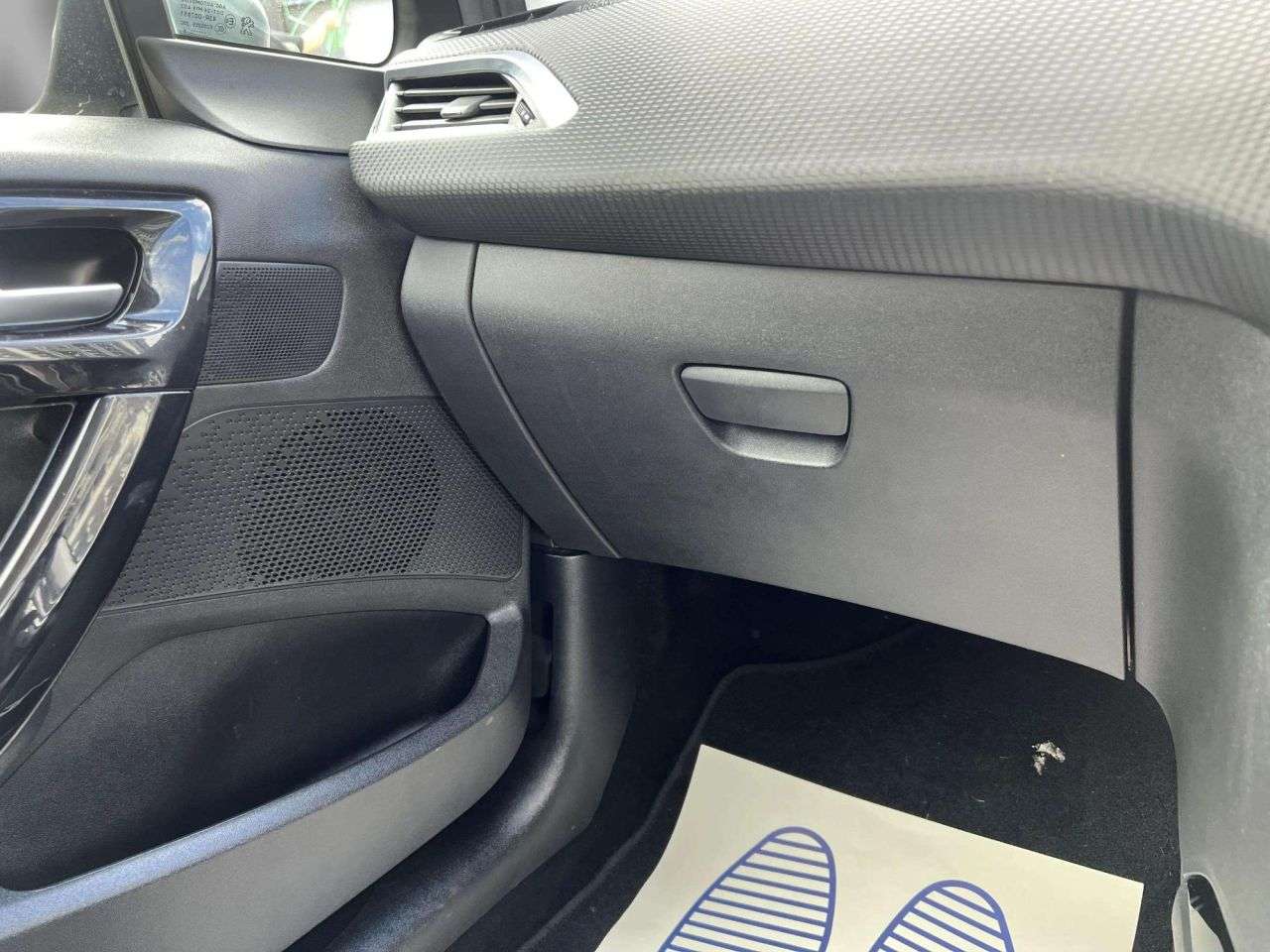 2015 PEUGEOT 2008 2015 PEUGEOT 2008