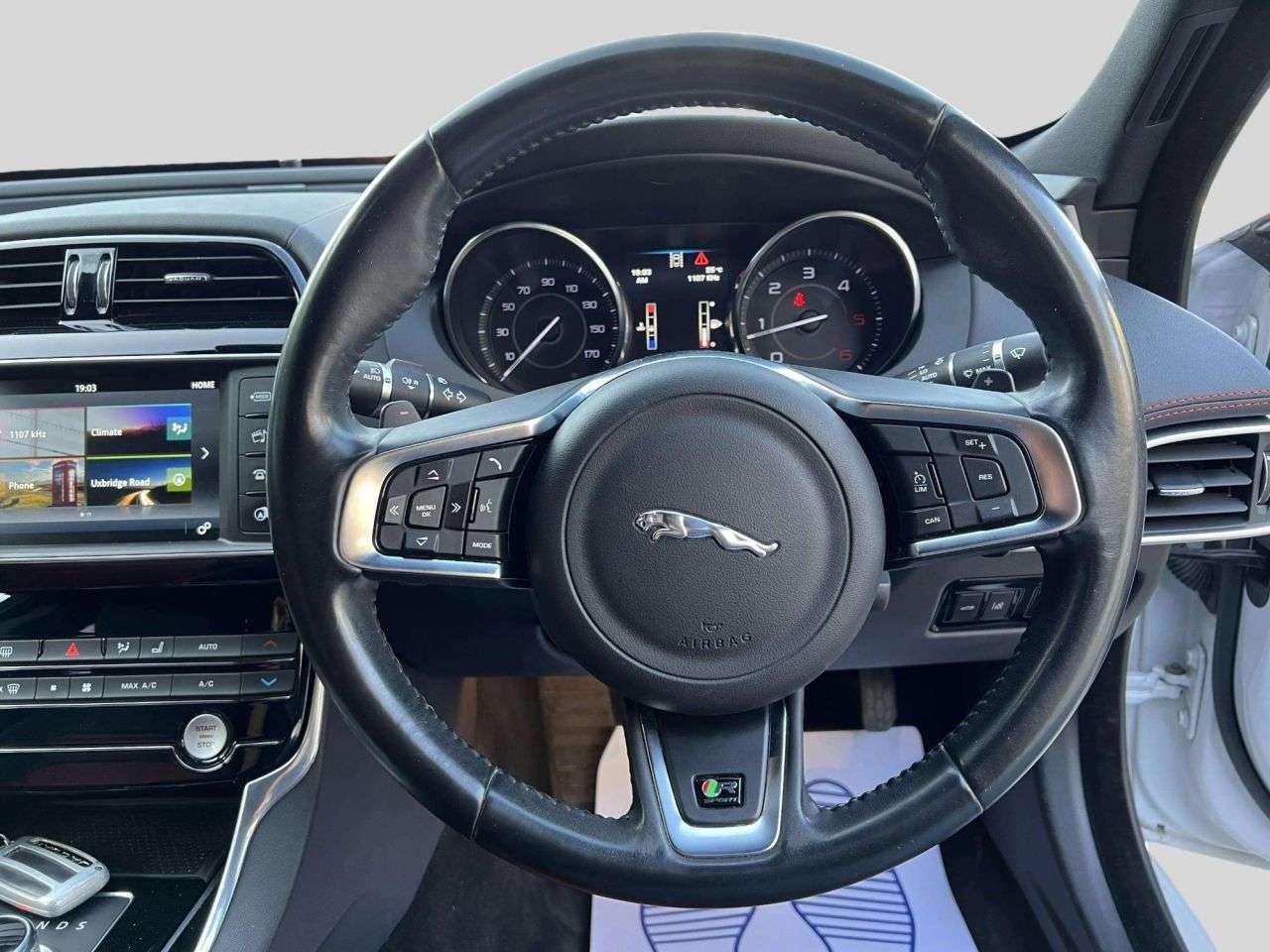 2016 JAGUAR XE 2016 JAGUAR XE