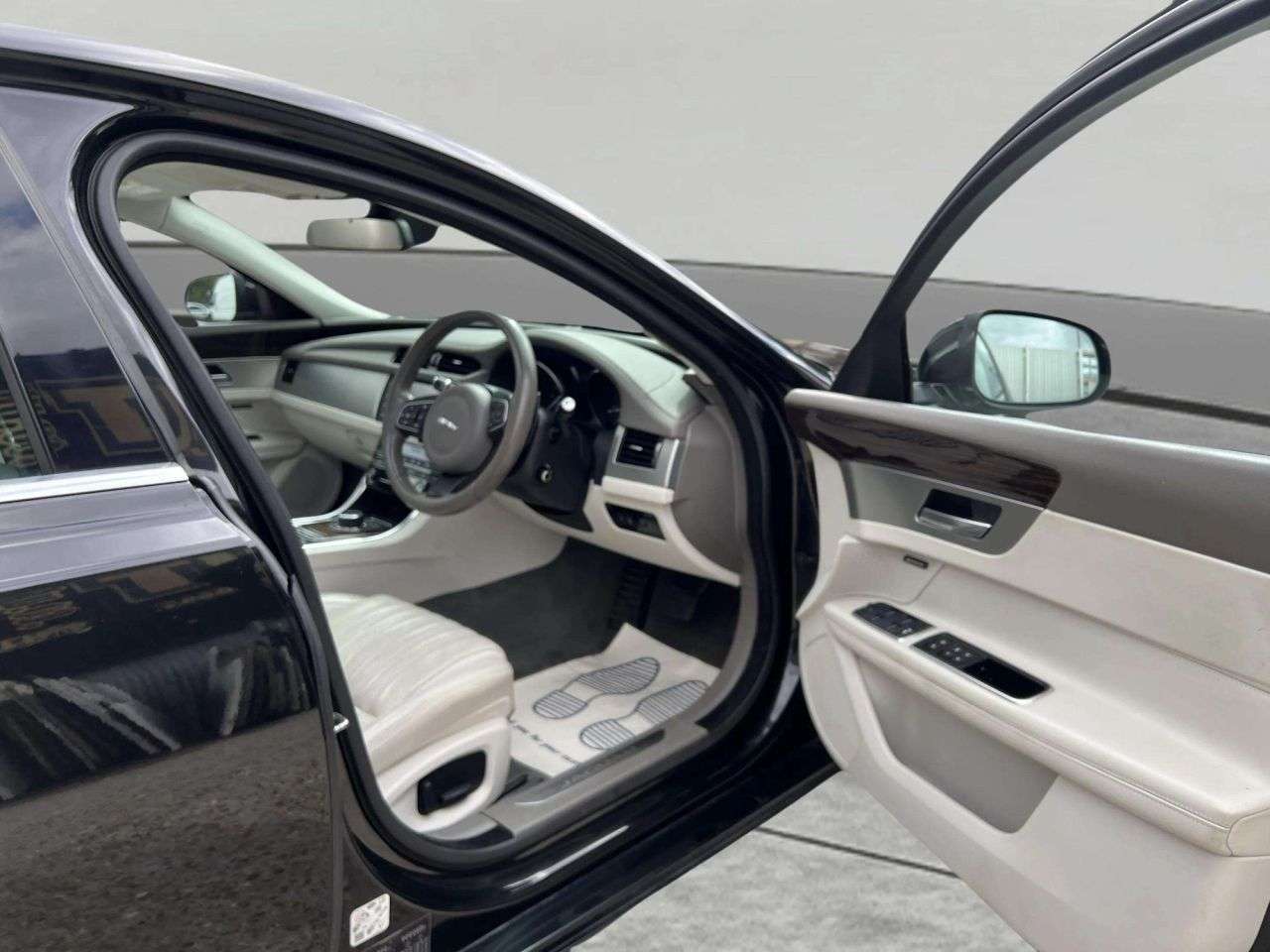 2017 JAGUAR XF 2017 JAGUAR XF
