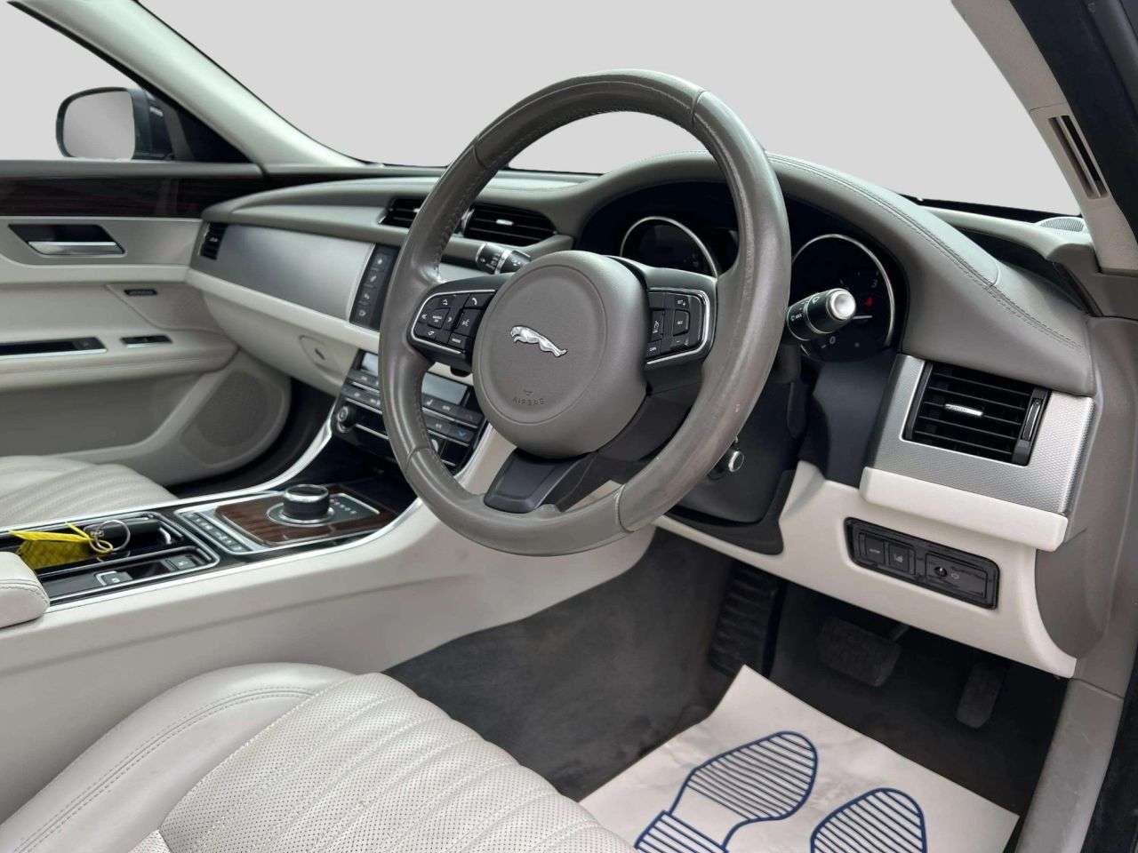 2017 JAGUAR XF 2017 JAGUAR XF