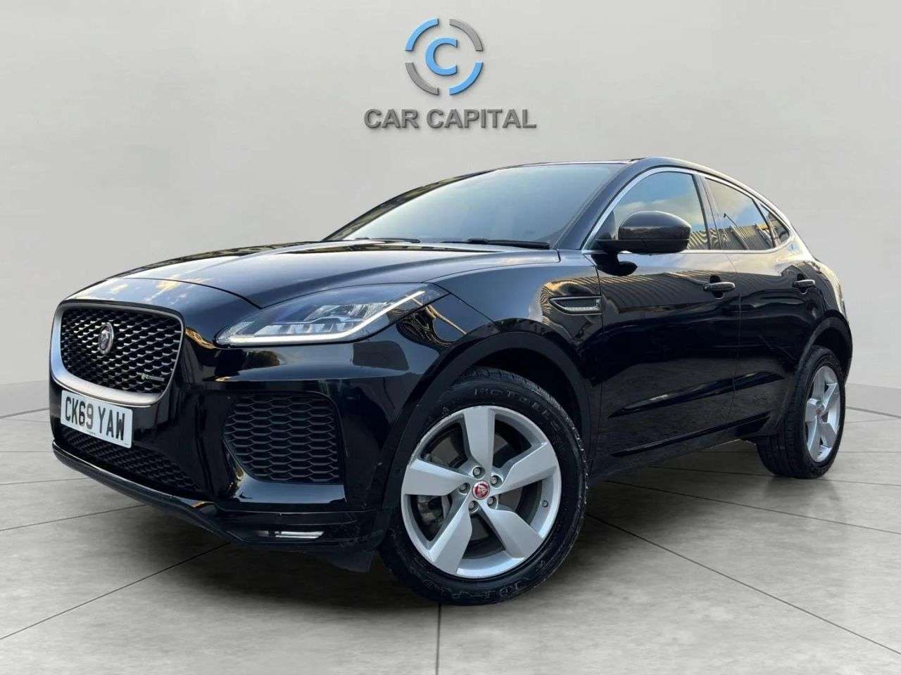 A 2019 JAGUAR E-PACE 2.0 P200 R-Dynamic SE SUV 5dr Petrol Auto AWD Euro 6 (s/s) (200 ps) 2 KEYS+ A 2019 JAGUAR E-PACE 2.0 P200 R-Dynamic SE SUV 5dr Petrol Auto AWD Euro 6 (s/s) (200 ps) 2 KEYS+