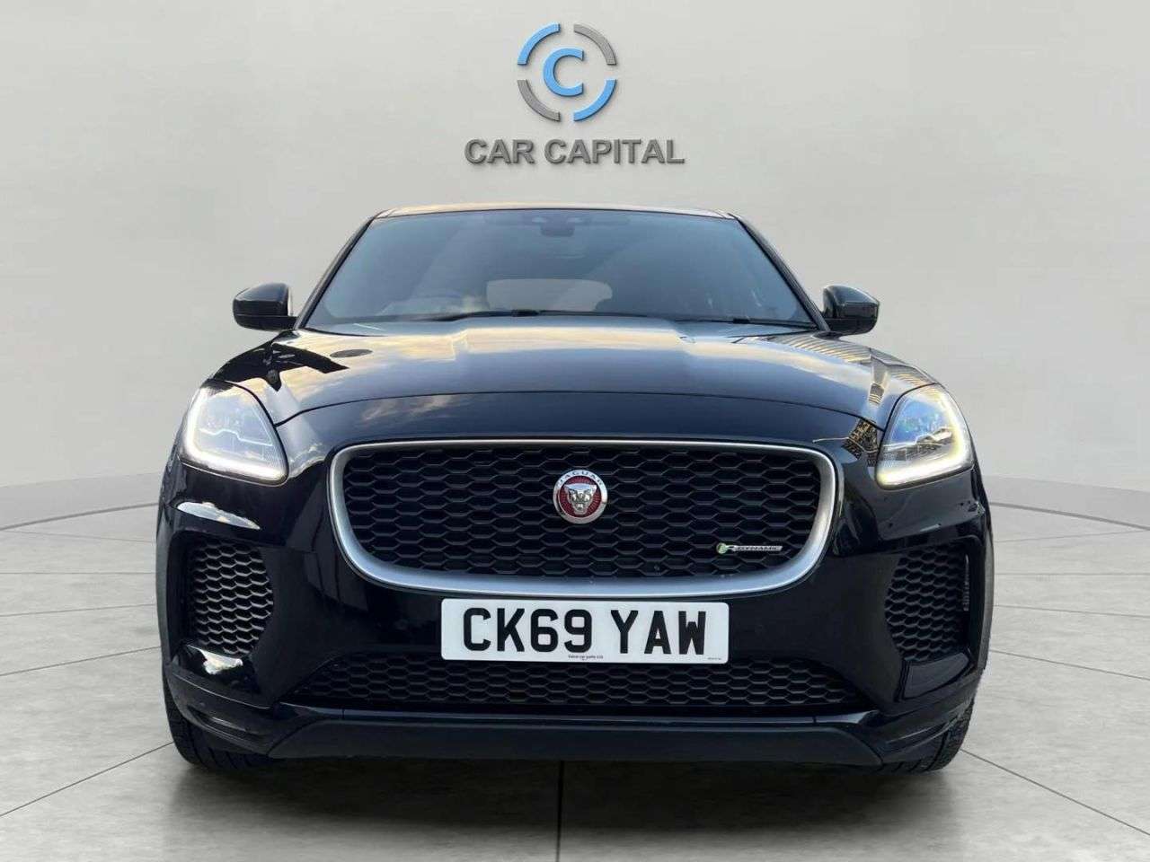 A 2019 JAGUAR E-PACE 2.0 P200 R-Dynamic SE SUV 5dr Petrol Auto AWD Euro 6 (s/s) (200 ps) 2 KEYS+ A 2019 JAGUAR E-PACE 2.0 P200 R-Dynamic SE SUV 5dr Petrol Auto AWD Euro 6 (s/s) (200 ps) 2 KEYS+
