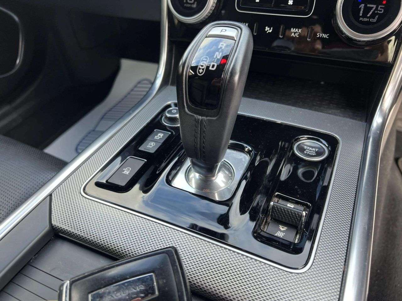 2019 JAGUAR XE 2019 JAGUAR XE