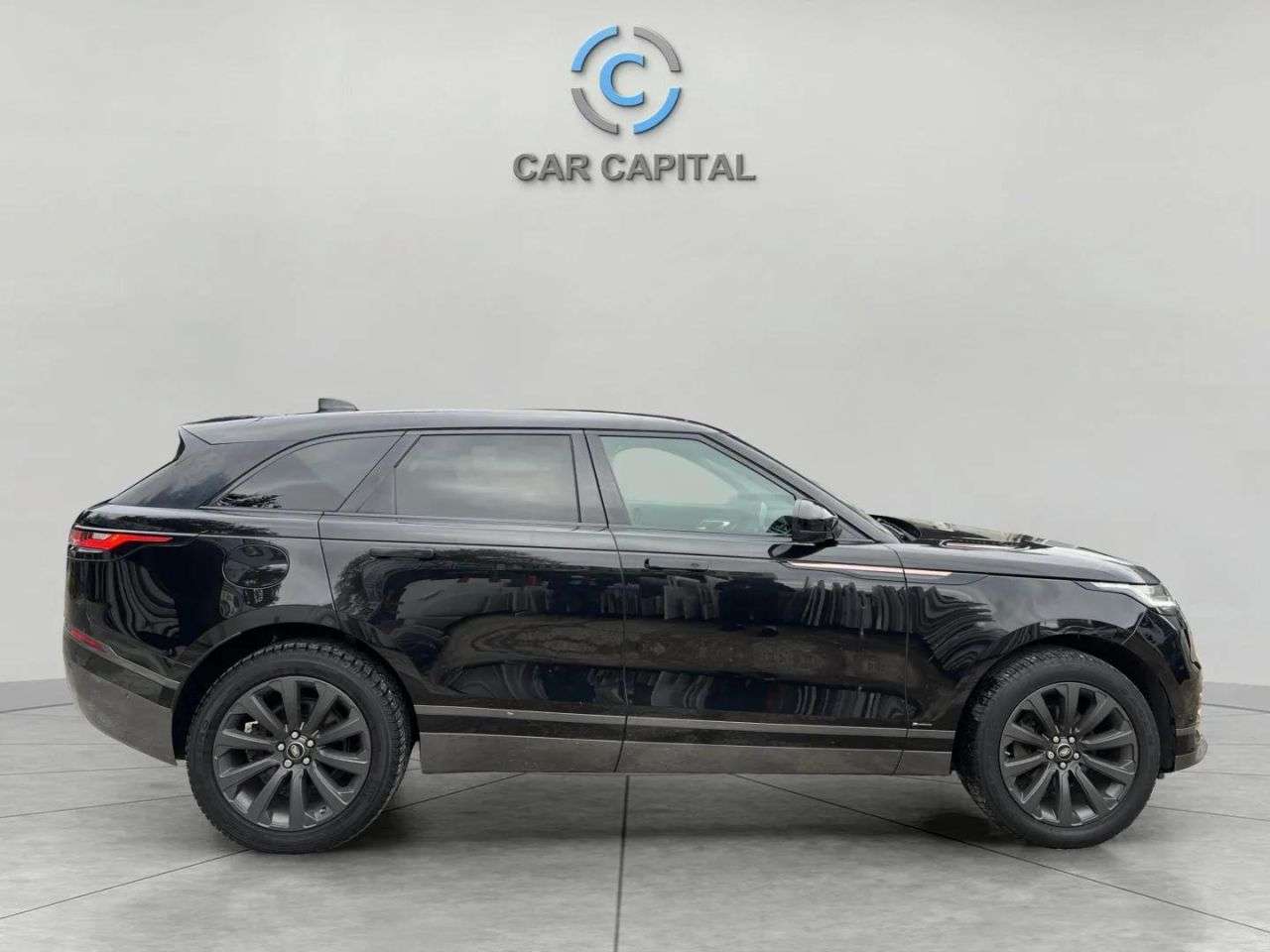 A 2017 LAND ROVER RANGE ROVER VELAR 2.0 D240 R-Dynamic SE SUV 5dr Diesel Auto 4WD Euro 6 (s/s) (240 ps) CARPLAY A 2017 LAND ROVER RANGE ROVER VELAR 2.0 D240 R-Dynamic SE SUV 5dr Diesel Auto 4WD Euro 6 (s/s) (240 ps) CARPLAY