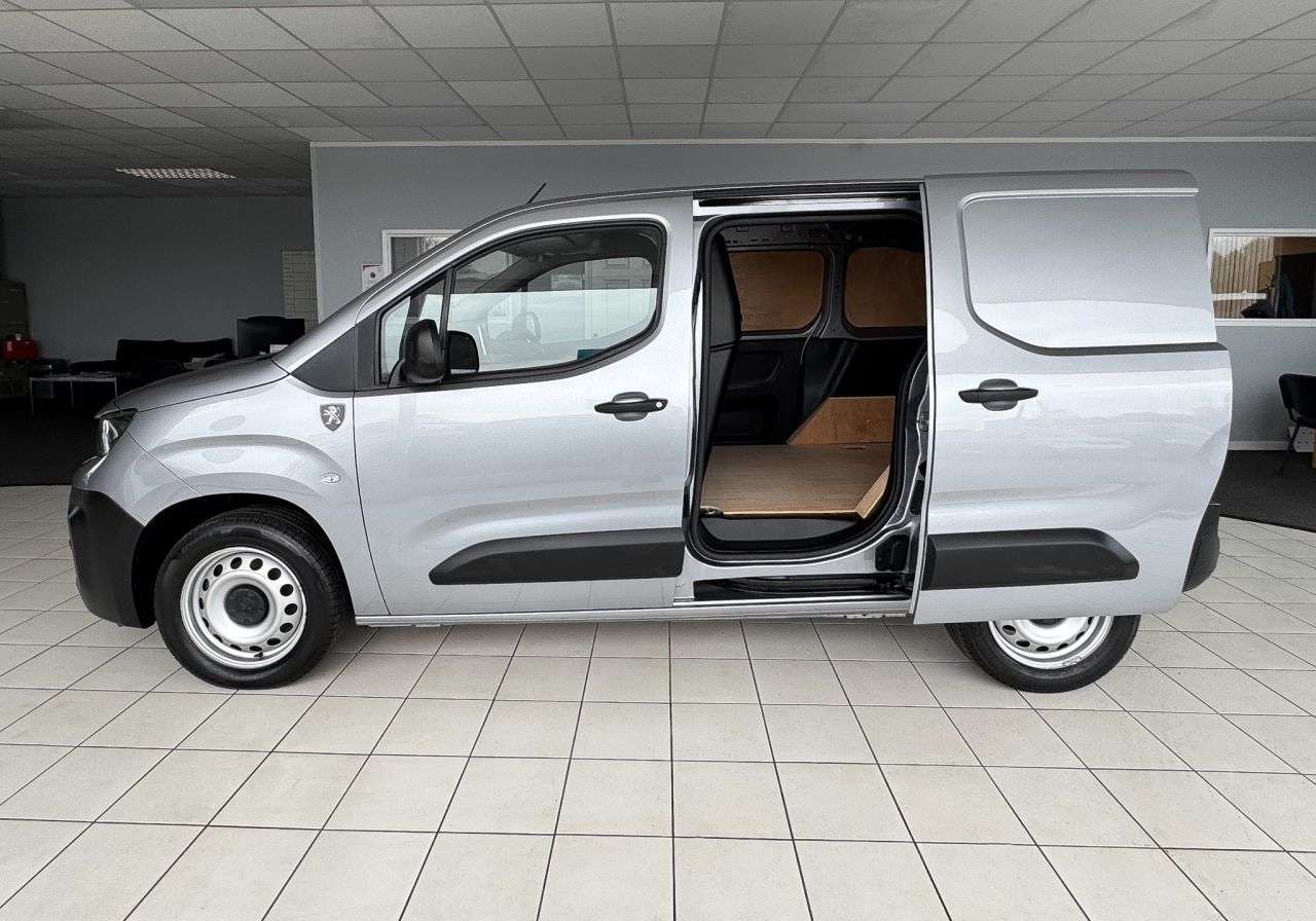 A 2024 PEUGEOT PARTNER 1.5 BlueHDi 1000 Professional Premium + Standard Panel Van 5dr Diesel Manua A 2024 PEUGEOT PARTNER 1.5 BlueHDi 1000 Professional Premium + Standard Panel Van 5dr Diesel Manua