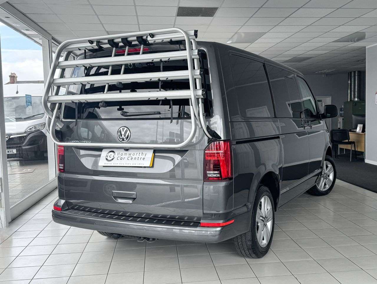 A 2020 VOLKSWAGEN TRANSPORTER 2.0 BiTDI T32 Highline Kombi Double Cab 5dr Diesel DSG FWD SWB Euro 6 (s/s) A 2020 VOLKSWAGEN TRANSPORTER 2.0 BiTDI T32 Highline Kombi Double Cab 5dr Diesel DSG FWD SWB Euro 6 (s/s)
