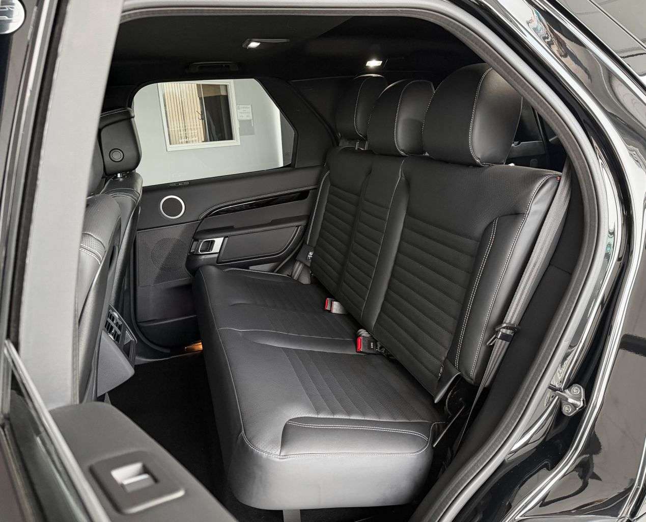 A 2022 LAND ROVER DISCOVERY 3.0 D300 MHEV R-Dynamic HSE *5 SEATS* SUV Diesel Auto 4WD FULL HISTORY+APPL A 2022 LAND ROVER DISCOVERY 3.0 D300 MHEV R-Dynamic HSE *5 SEATS* SUV Diesel Auto 4WD FULL HISTORY+APPL