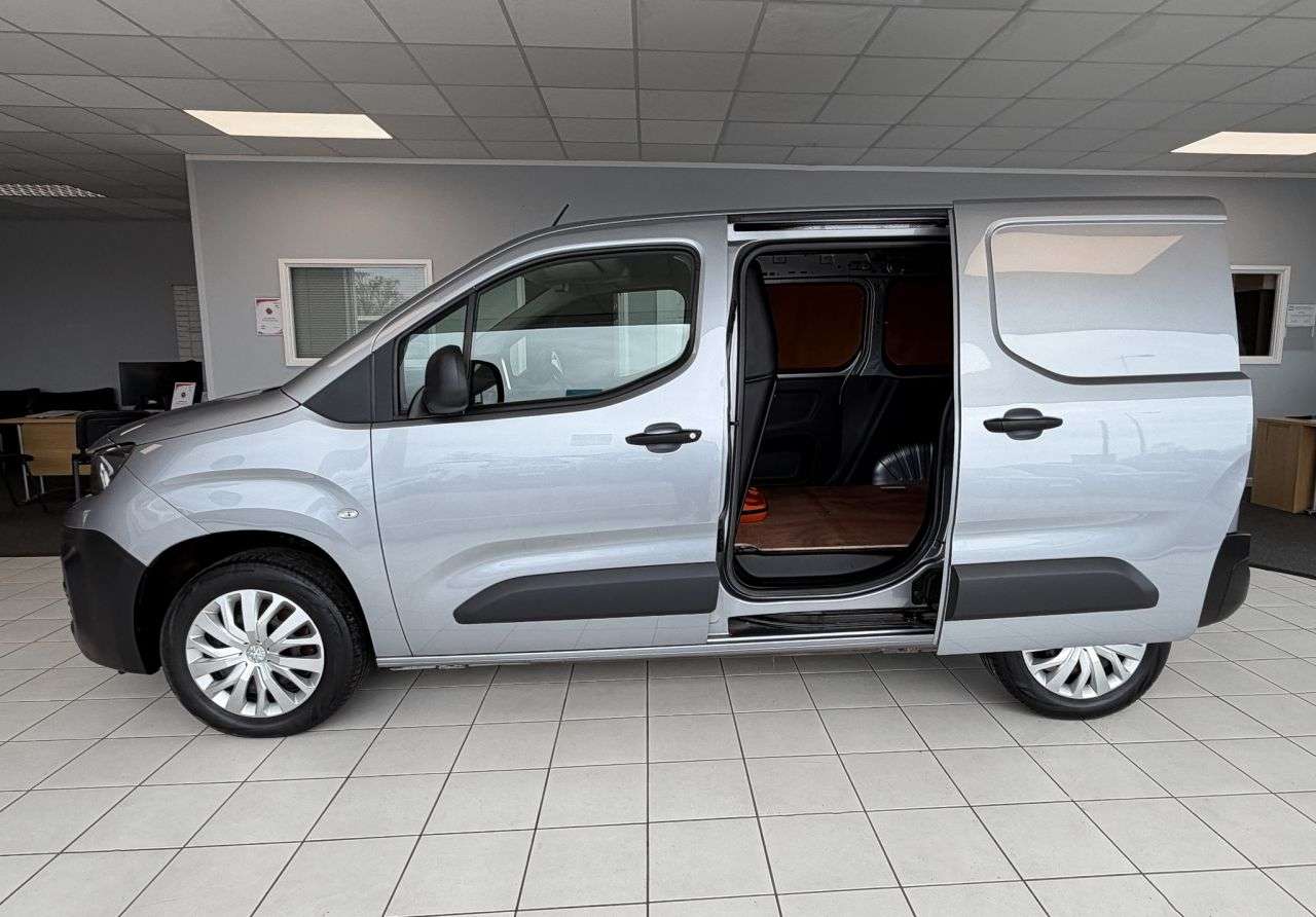 A 2021 PEUGEOT PARTNER 1.5 BlueHDi 1000 Professional Standard Panel Van 5dr Diesel Manual SWB Euro A 2021 PEUGEOT PARTNER 1.5 BlueHDi 1000 Professional Standard Panel Van 5dr Diesel Manual SWB Euro
