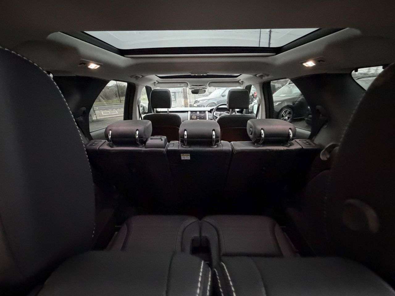 A 2022 LAND ROVER DISCOVERY 3.0 D300 VAT QUALIFYING MHEV SUV BIG SPEC 5dr Diesel Auto 4WD Euro 6 (s/s) A 2022 LAND ROVER DISCOVERY 3.0 D300 VAT QUALIFYING MHEV SUV BIG SPEC 5dr Diesel Auto 4WD Euro 6 (s/s)