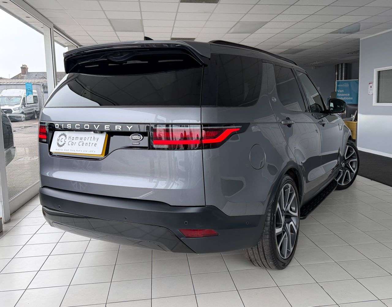 A 2022 LAND ROVER DISCOVERY 3.0 D300 VAT QUALIFYING MHEV SUV BIG SPEC 5dr Diesel Auto 4WD Euro 6 (s/s) A 2022 LAND ROVER DISCOVERY 3.0 D300 VAT QUALIFYING MHEV SUV BIG SPEC 5dr Diesel Auto 4WD Euro 6 (s/s)