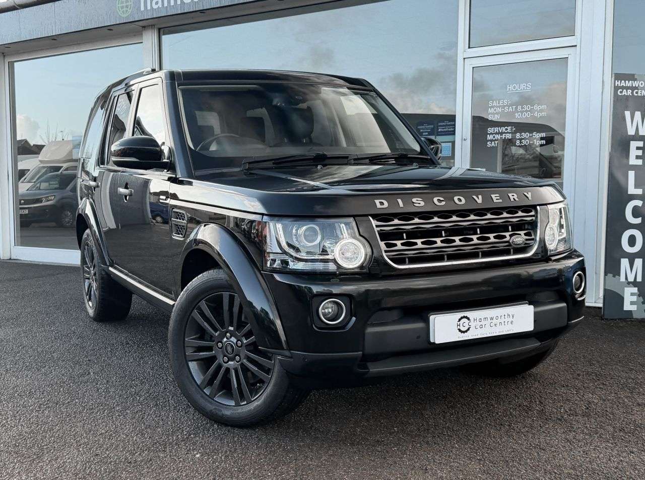 A 2016 LAND ROVER DISCOVERY 4 3.0 SD V6 Graphite SUV 5dr Diesel Auto 4WD Euro 6 (s/s) (256 bhp) HEATED SE A 2016 LAND ROVER DISCOVERY 4 3.0 SD V6 Graphite SUV 5dr Diesel Auto 4WD Euro 6 (s/s) (256 bhp) HEATED SE