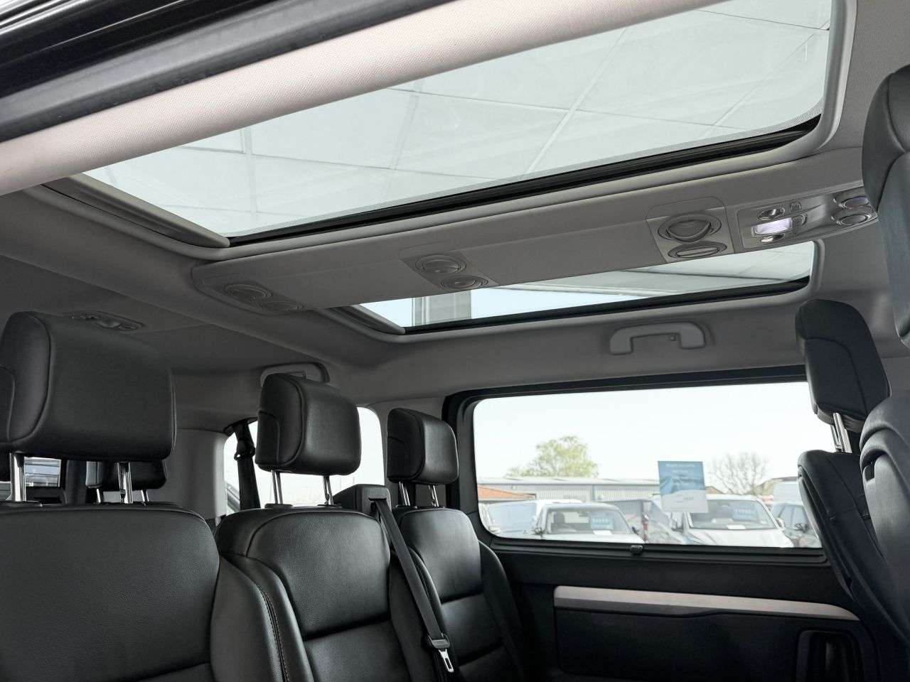 A 2019 PEUGEOT TRAVELLER 2.0 BlueHDi Allure Standard MPV 5dr Diesel Manual MWB Euro 6 (s/s) (150 ps) A 2019 PEUGEOT TRAVELLER 2.0 BlueHDi Allure Standard MPV 5dr Diesel Manual MWB Euro 6 (s/s) (150 ps)