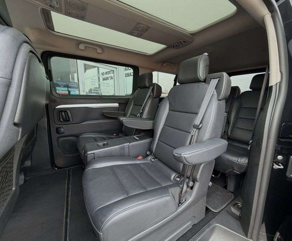 A 2020 VAUXHALL VIVARO LIFE 2.0 Turbo D Elite L MPV 5dr Diesel Auto LWB Euro 6 (s/s) (7 Seat) (180 ps) A 2020 VAUXHALL VIVARO LIFE 2.0 Turbo D Elite L MPV 5dr Diesel Auto LWB Euro 6 (s/s) (7 Seat) (180 ps)