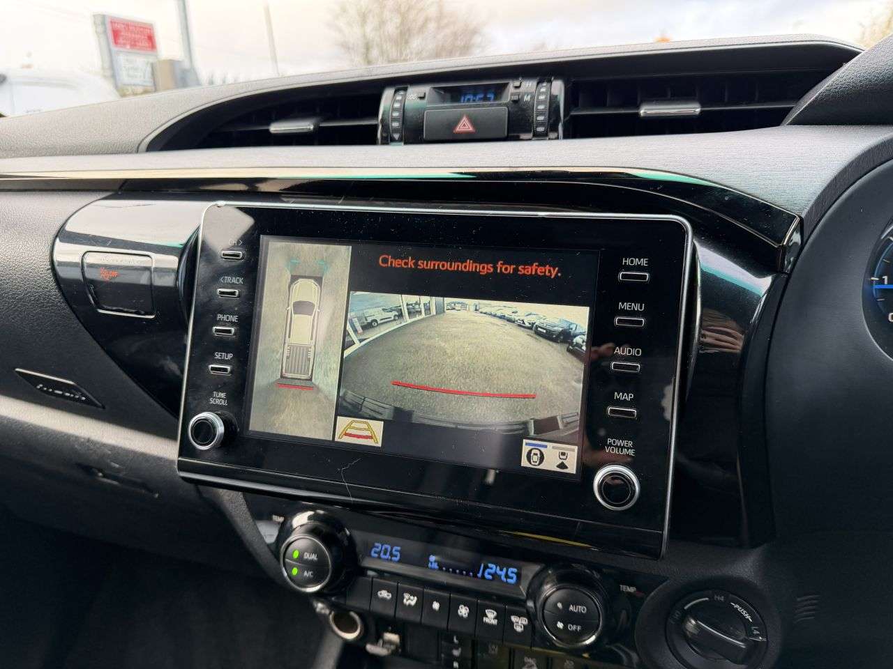 A 2022 TOYOTA HI-LUX 2.8 D-4D Invincible X Pickup Double Cab 4dr Diesel Auto 4WD Euro 6 (s/s) (2 A 2022 TOYOTA HI-LUX 2.8 D-4D Invincible X Pickup Double Cab 4dr Diesel Auto 4WD Euro 6 (s/s) (2