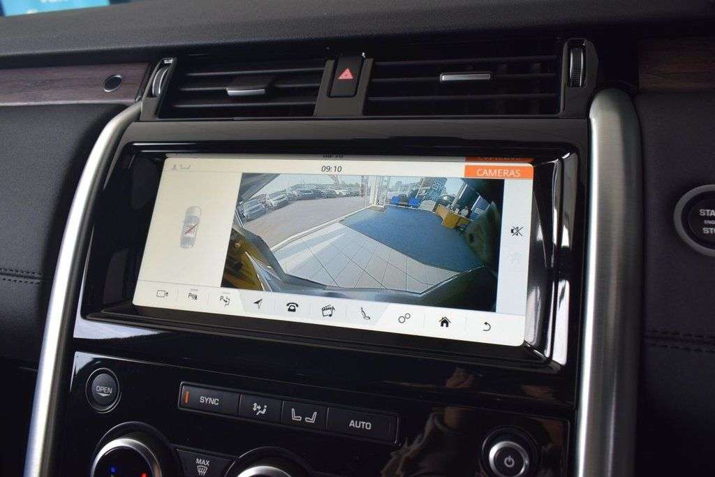 A 2020 LAND ROVER DISCOVERY 3.0 SD V6 HSE SUV 5dr Diesel Auto 4WD Euro 6 (s/s) (306 ps) ELECTRIC DEPLOY A 2020 LAND ROVER DISCOVERY 3.0 SD V6 HSE SUV 5dr Diesel Auto 4WD Euro 6 (s/s) (306 ps) ELECTRIC DEPLOY