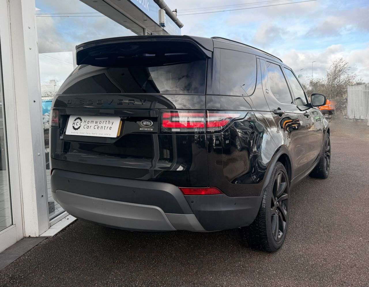 A 2020 LAND ROVER DISCOVERY 3.0 SD V6 HSE SUV 5dr Diesel Auto 4WD Euro 6 (s/s) (306 ps) 5 SEATER TWIN S A 2020 LAND ROVER DISCOVERY 3.0 SD V6 HSE SUV 5dr Diesel Auto 4WD Euro 6 (s/s) (306 ps) 5 SEATER TWIN S