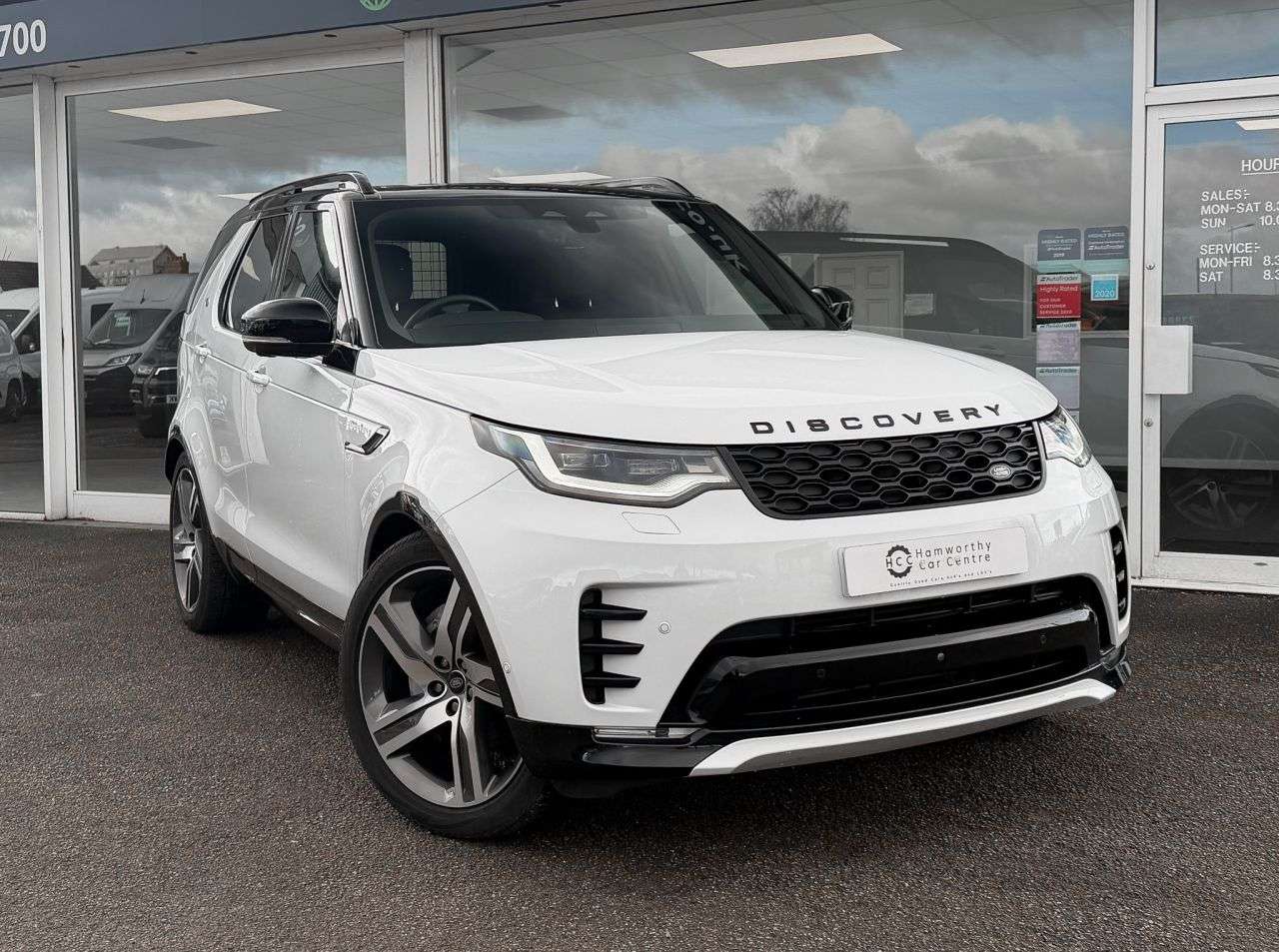 A 2024 LAND ROVER DISCOVERY 3.0 D300 MHEV Dynamic HSE SUV 5dr Diesel Auto 4WD Euro 6 (s/s) (300 ps) MER A 2024 LAND ROVER DISCOVERY 3.0 D300 MHEV Dynamic HSE SUV 5dr Diesel Auto 4WD Euro 6 (s/s) (300 ps) MER