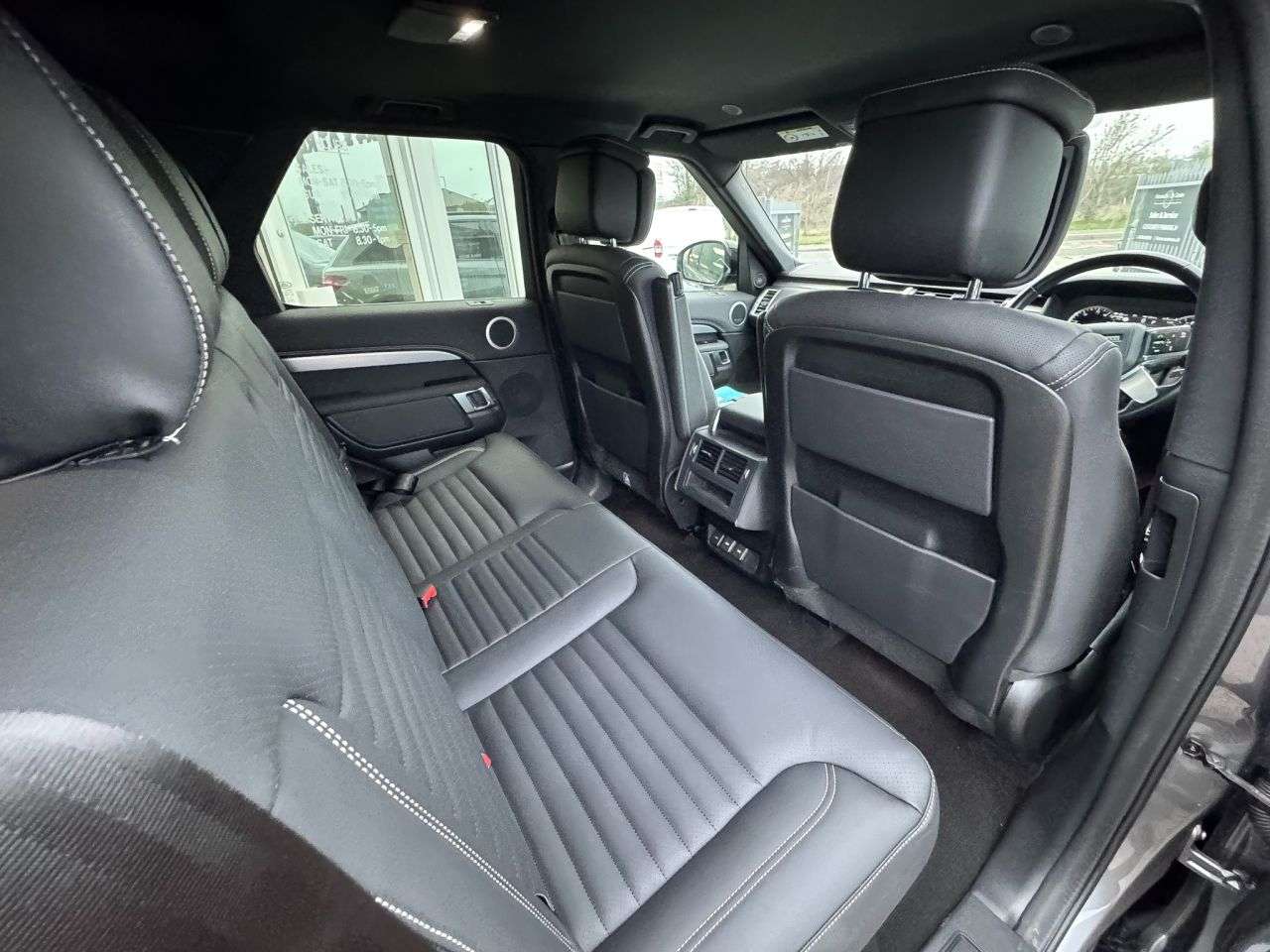 A 2024 LAND ROVER DISCOVERY 3.0 D300 MHEV Dynamic HSE SUV 5 SEATS 5dr Diesel Auto 4WD Euro 6 (s/s) (300 A 2024 LAND ROVER DISCOVERY 3.0 D300 MHEV Dynamic HSE SUV 5 SEATS 5dr Diesel Auto 4WD Euro 6 (s/s) (300