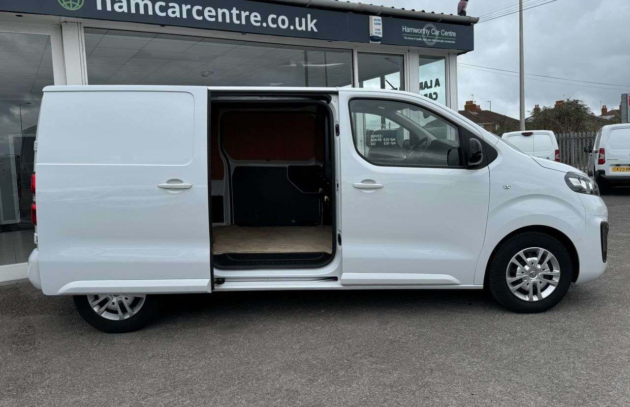 A 2022 VAUXHALL VIVARO 1.5 Turbo D 2700 Sportive Panel Van 6dr Diesel Manual L1 H1 Euro 6 (s/s) (1 A 2022 VAUXHALL VIVARO 1.5 Turbo D 2700 Sportive Panel Van 6dr Diesel Manual L1 H1 Euro 6 (s/s) (1