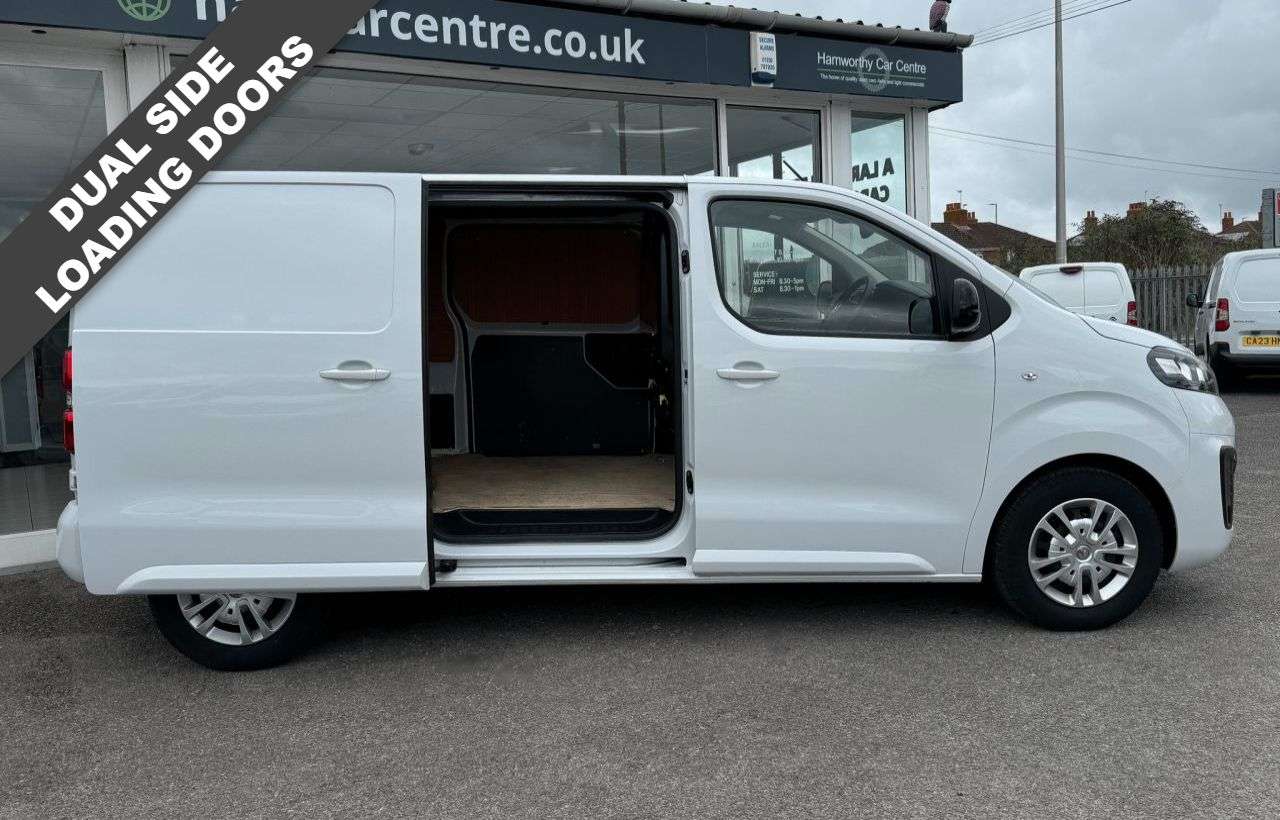 A 2022 VAUXHALL VIVARO 1.5 Turbo D 2700 Sportive Panel Van 6dr Diesel Manual L1 H1 Euro 6 (s/s) (1 A 2022 VAUXHALL VIVARO 1.5 Turbo D 2700 Sportive Panel Van 6dr Diesel Manual L1 H1 Euro 6 (s/s) (1