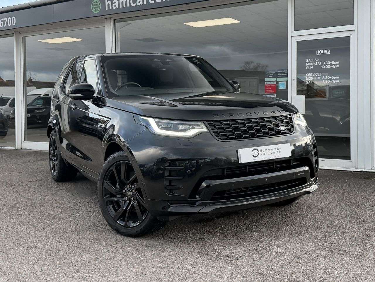 A 2023 LAND ROVER DISCOVERY 3.0 D300 MHEV R-Dynamic SE 5 SUV 5dr Diesel Auto 4WD Euro 6 (s/s) (300 ps) A 2023 LAND ROVER DISCOVERY 3.0 D300 MHEV R-Dynamic SE 5 SUV 5dr Diesel Auto 4WD Euro 6 (s/s) (300 ps)