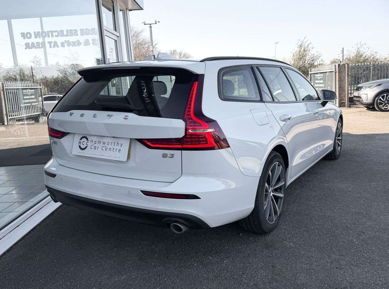 A 2021 VOLVO V60 2.0 B3 MHEV Momentum Estate 5dr Petrol Hybrid DCT Auto Euro 6 (s/s) (163 ps A 2021 VOLVO V60 2.0 B3 MHEV Momentum Estate 5dr Petrol Hybrid DCT Auto Euro 6 (s/s) (163 ps