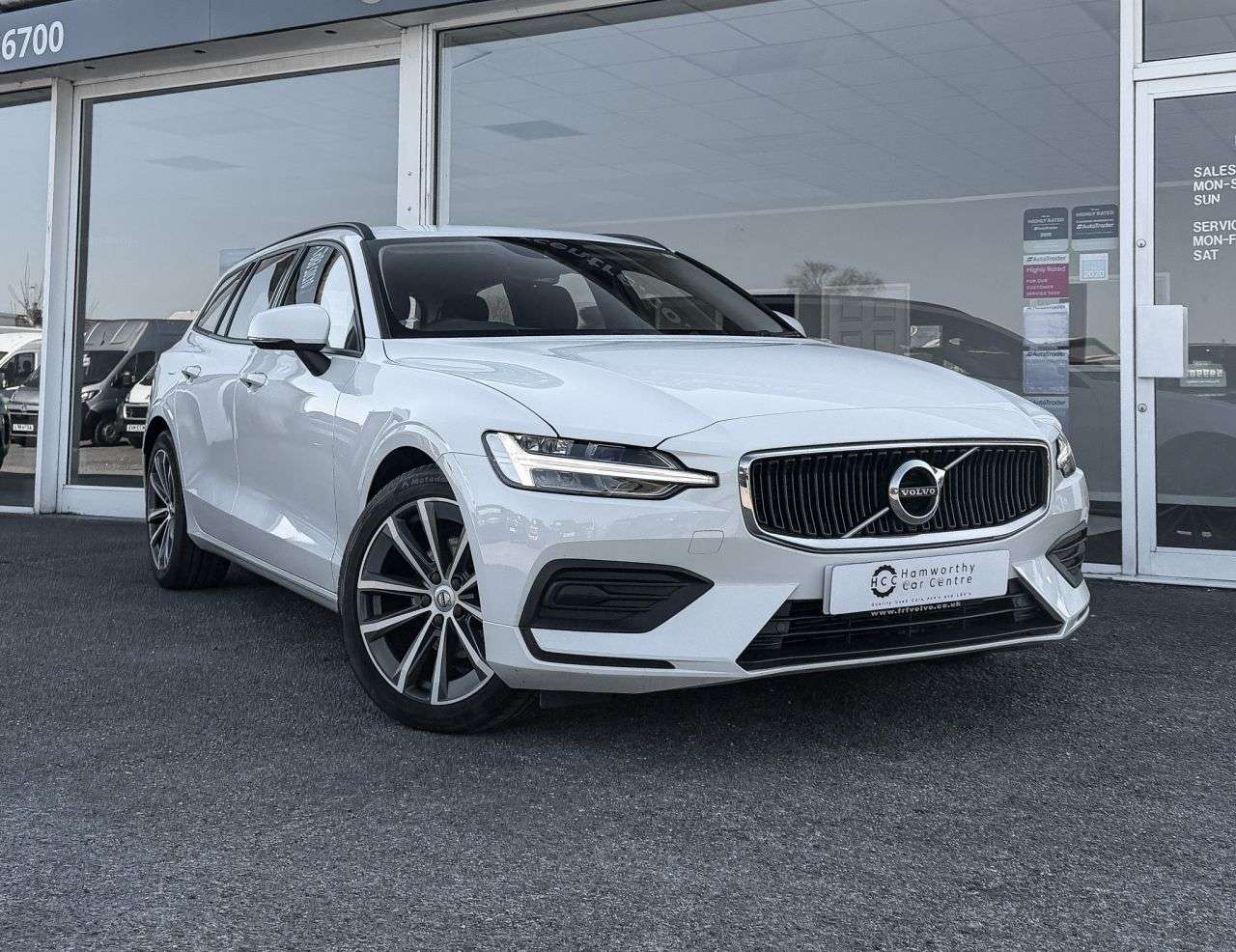 A 2021 VOLVO V60 2.0 B3 MHEV Momentum Estate 5dr Petrol Hybrid DCT Auto Euro 6 (s/s) (163 ps A 2021 VOLVO V60 2.0 B3 MHEV Momentum Estate 5dr Petrol Hybrid DCT Auto Euro 6 (s/s) (163 ps