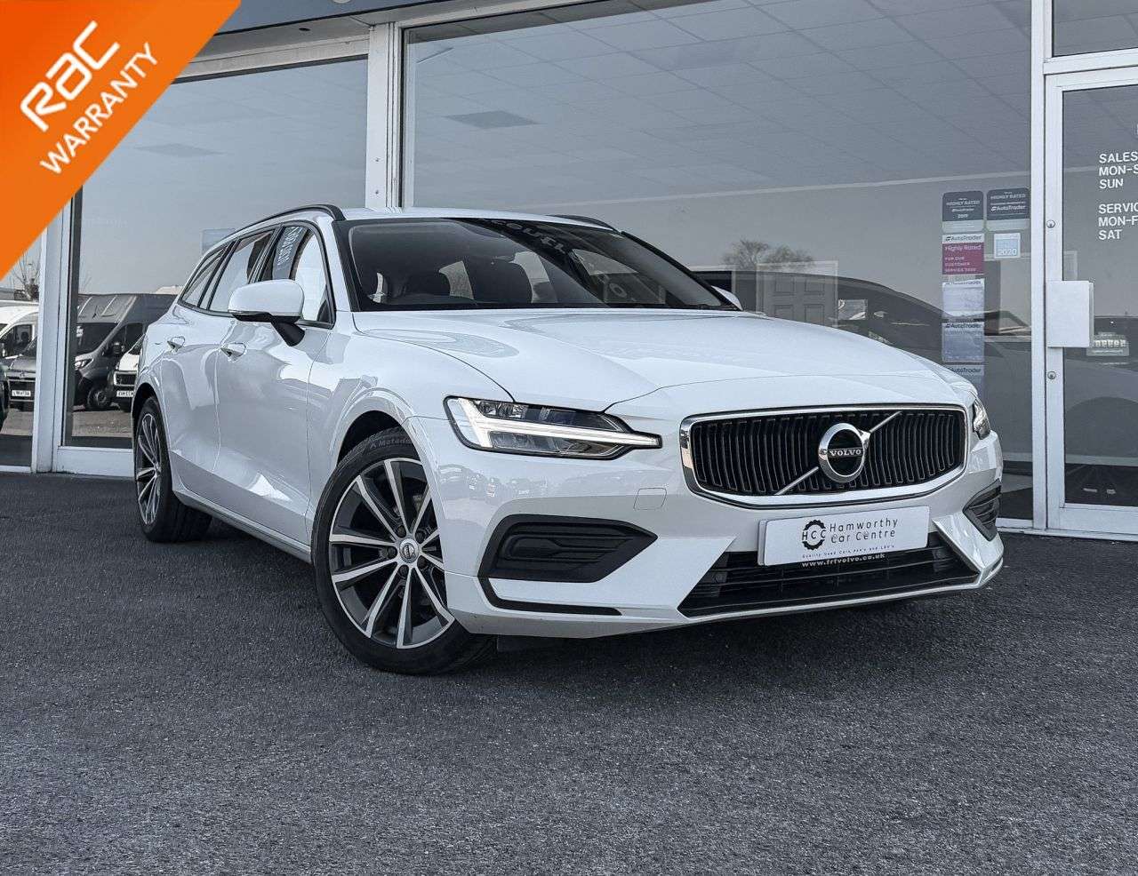 A 2021 VOLVO V60 2.0 B3 MHEV Momentum Estate 5dr Petrol Hybrid DCT Auto Euro 6 (s/s) (163 ps A 2021 VOLVO V60 2.0 B3 MHEV Momentum Estate 5dr Petrol Hybrid DCT Auto Euro 6 (s/s) (163 ps