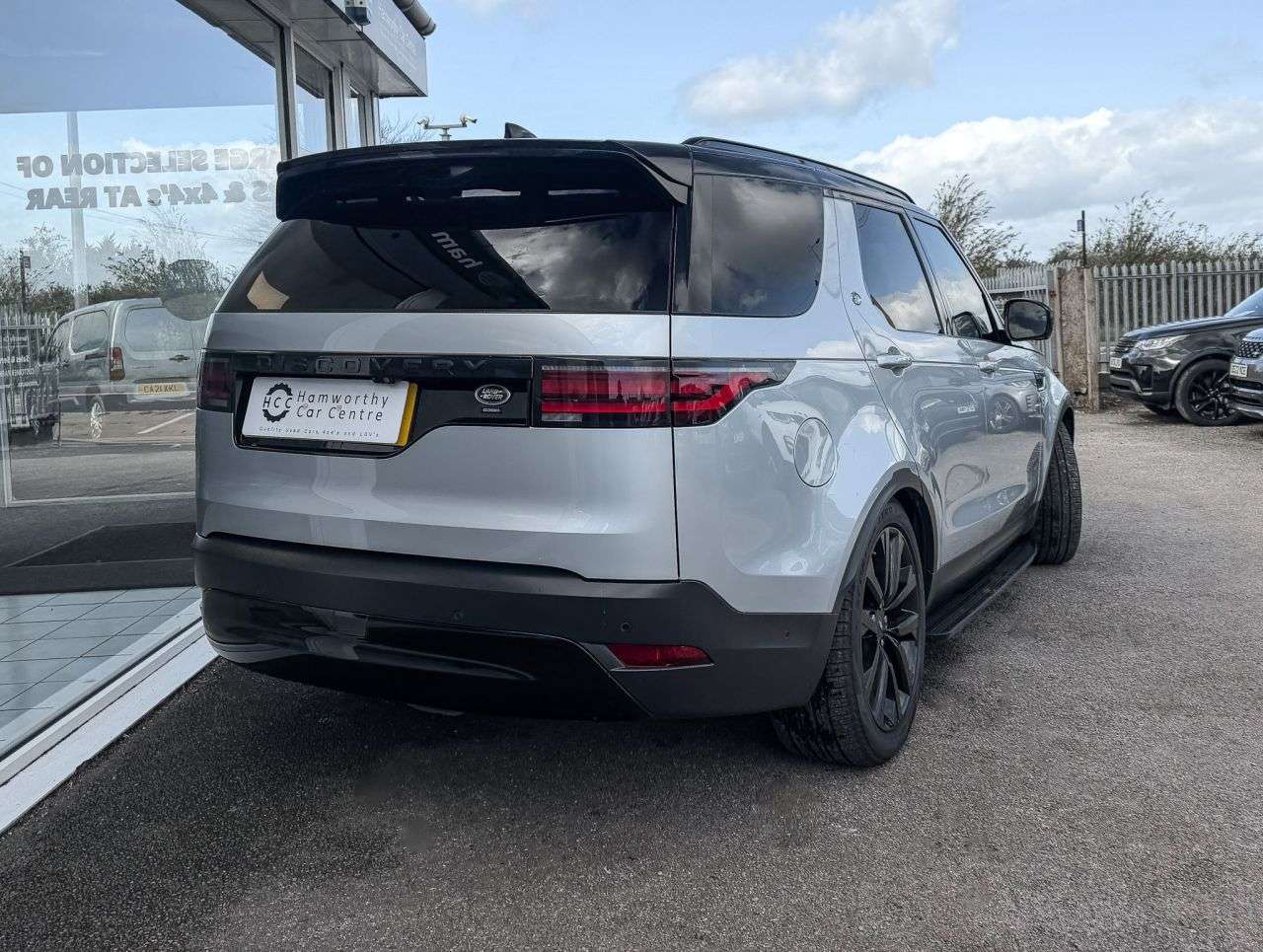 A 2021 LAND ROVER DISCOVERY 3.0 D300 MHEV SE SUV 5dr Diesel Auto 4WD Euro 6 (s/s) (300 ps) 5 SEATS ELEC A 2021 LAND ROVER DISCOVERY 3.0 D300 MHEV SE SUV 5dr Diesel Auto 4WD Euro 6 (s/s) (300 ps) 5 SEATS ELEC