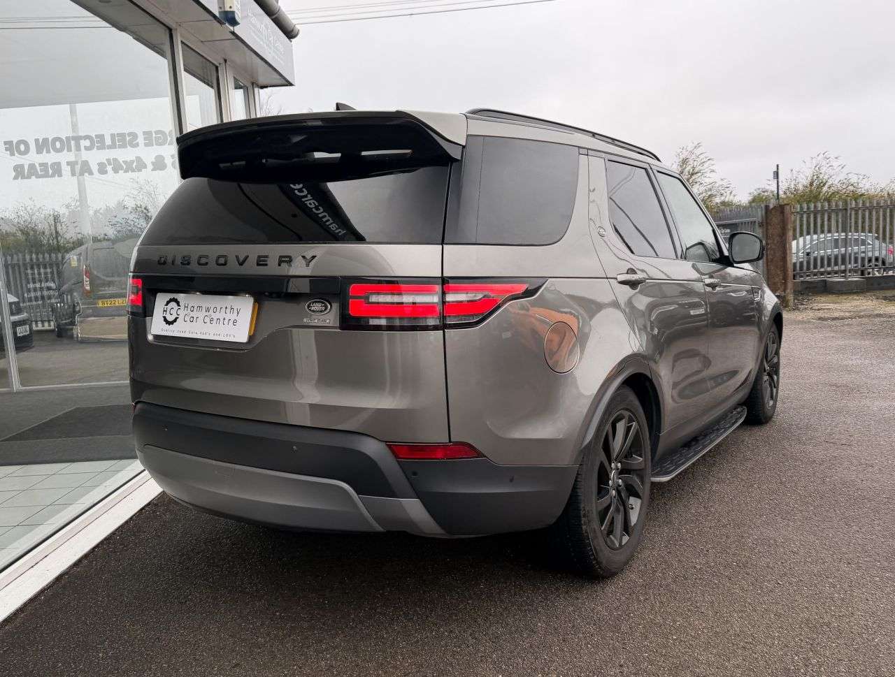 A 2019 LAND ROVER DISCOVERY 3.0 SD V6 HSE SUV 5dr Diesel Auto 4WD Euro 6 (s/s) (306 ps) 5 SEAT OPTION P A 2019 LAND ROVER DISCOVERY 3.0 SD V6 HSE SUV 5dr Diesel Auto 4WD Euro 6 (s/s) (306 ps) 5 SEAT OPTION P