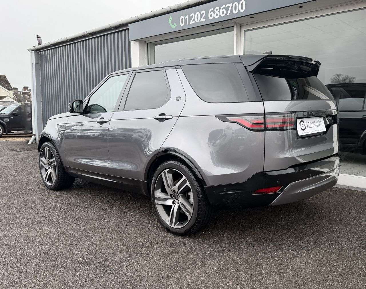 A 2023 LAND ROVER DISCOVERY 3.0 D300 MHEV R-Dynamic HSE SUV 5dr Diesel Auto 4WD Euro 6 (s/s) (300 ps) H A 2023 LAND ROVER DISCOVERY 3.0 D300 MHEV R-Dynamic HSE SUV 5dr Diesel Auto 4WD Euro 6 (s/s) (300 ps) H