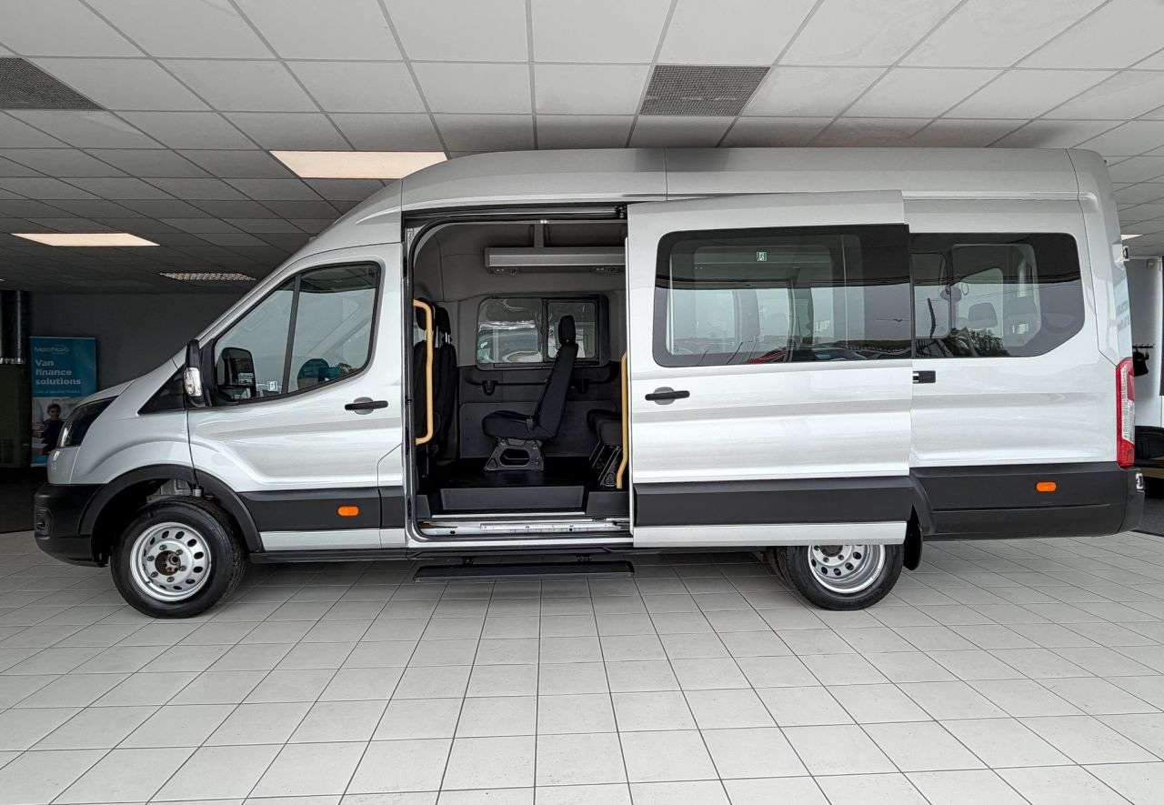 A 2023 FORD TRANSIT 2.0 460 EcoBlue Leader Minibus Double Cab 5dr Diesel Auto RWD L4 H3 Euro 6 A 2023 FORD TRANSIT 2.0 460 EcoBlue Leader Minibus Double Cab 5dr Diesel Auto RWD L4 H3 Euro 6