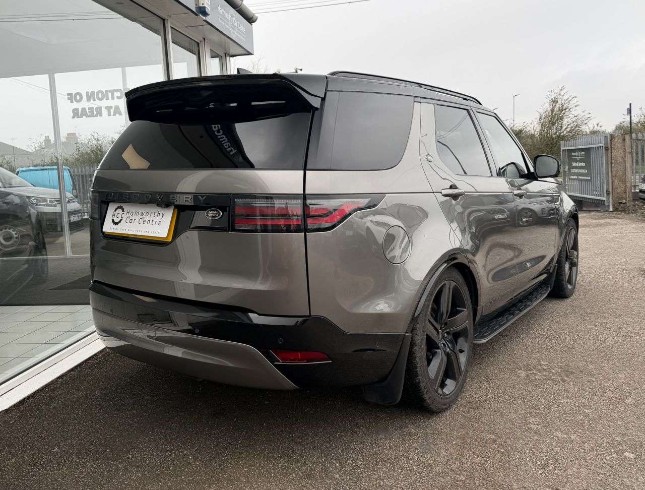 A 2023 LAND ROVER DISCOVERY 3.0 D300 MHEV R-Dynamic HSE *5 SEATS* 5dr Diesel Auto 4WD Euro 6 (s/s) (300 A 2023 LAND ROVER DISCOVERY 3.0 D300 MHEV R-Dynamic HSE *5 SEATS* 5dr Diesel Auto 4WD Euro 6 (s/s) (300